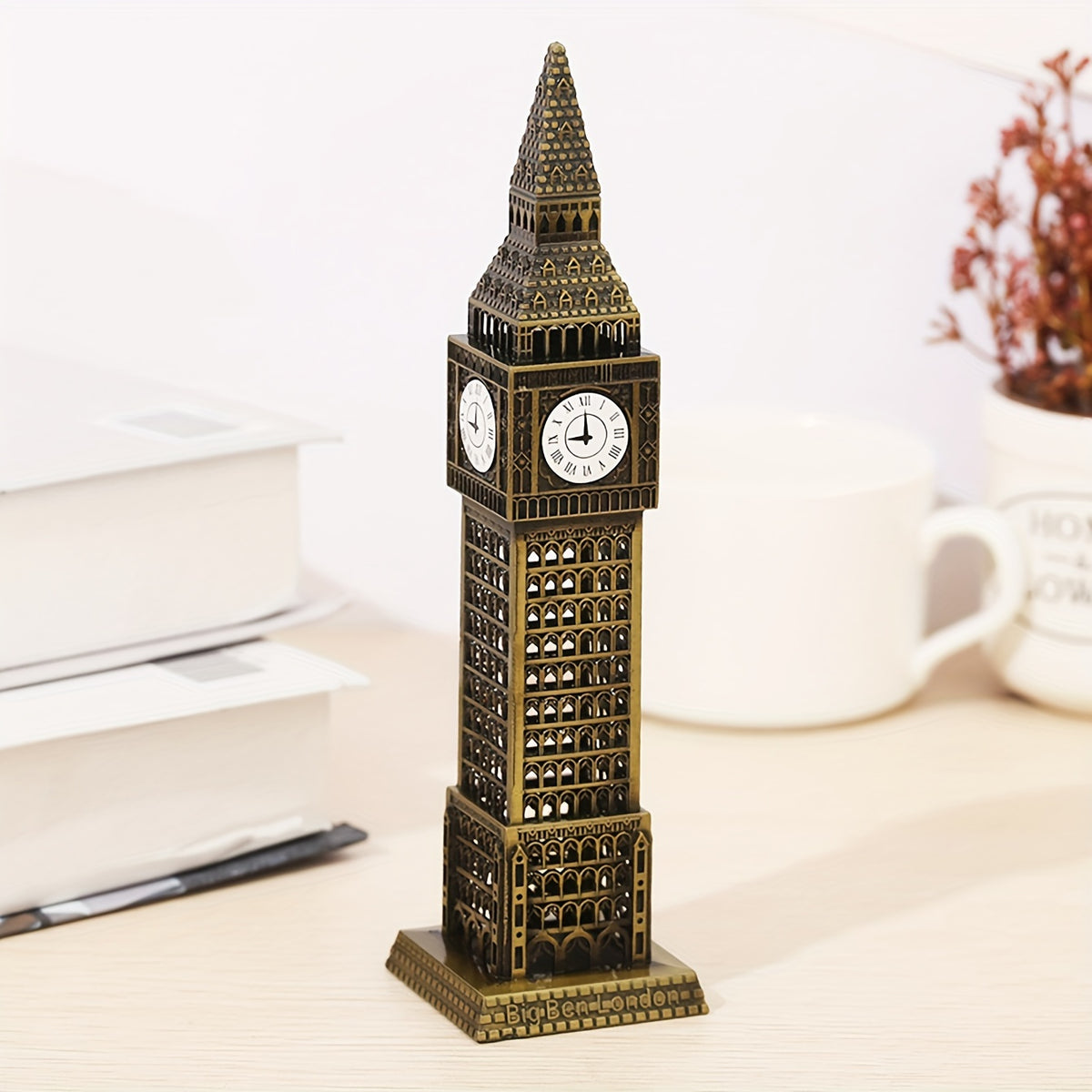 1pc of The World-Famous Landmark Model of Big Ben in London, UK, Suitable for Home, Office, Or Display on a Desk