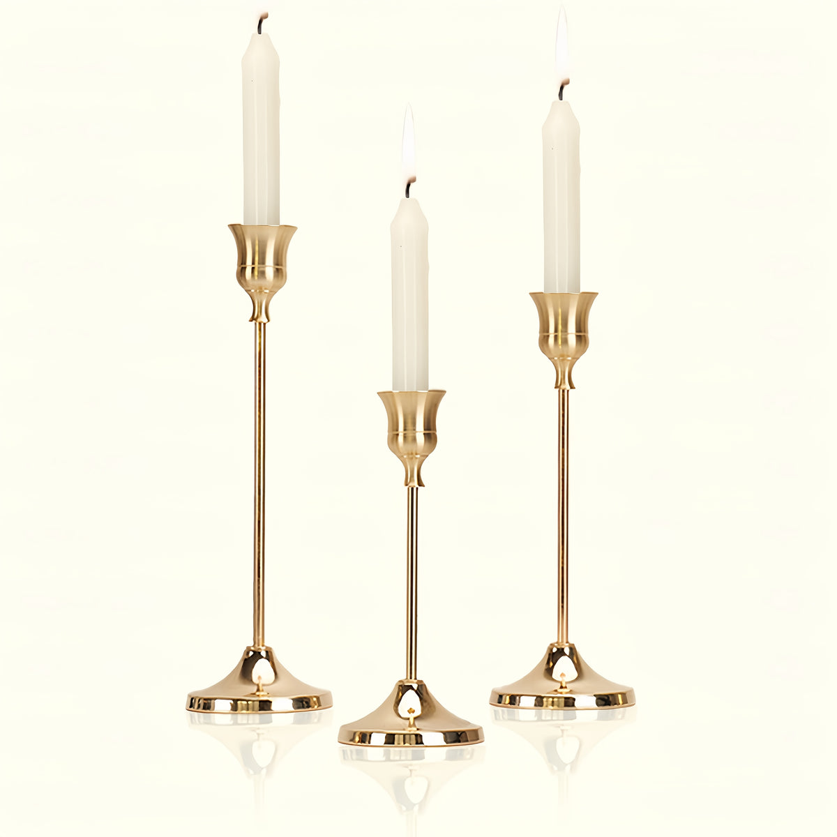 3pcs Elegant Golden Brass Candlestick Holders - Design de Metal Polido e Branco com Velas, Ideal para Casamento, Jantar e Decoração de Casa (Velas Não Incluídas), Decoração de Festa | Moderno Candelabro | Metal Durável, Decoração de Suporte de Velas