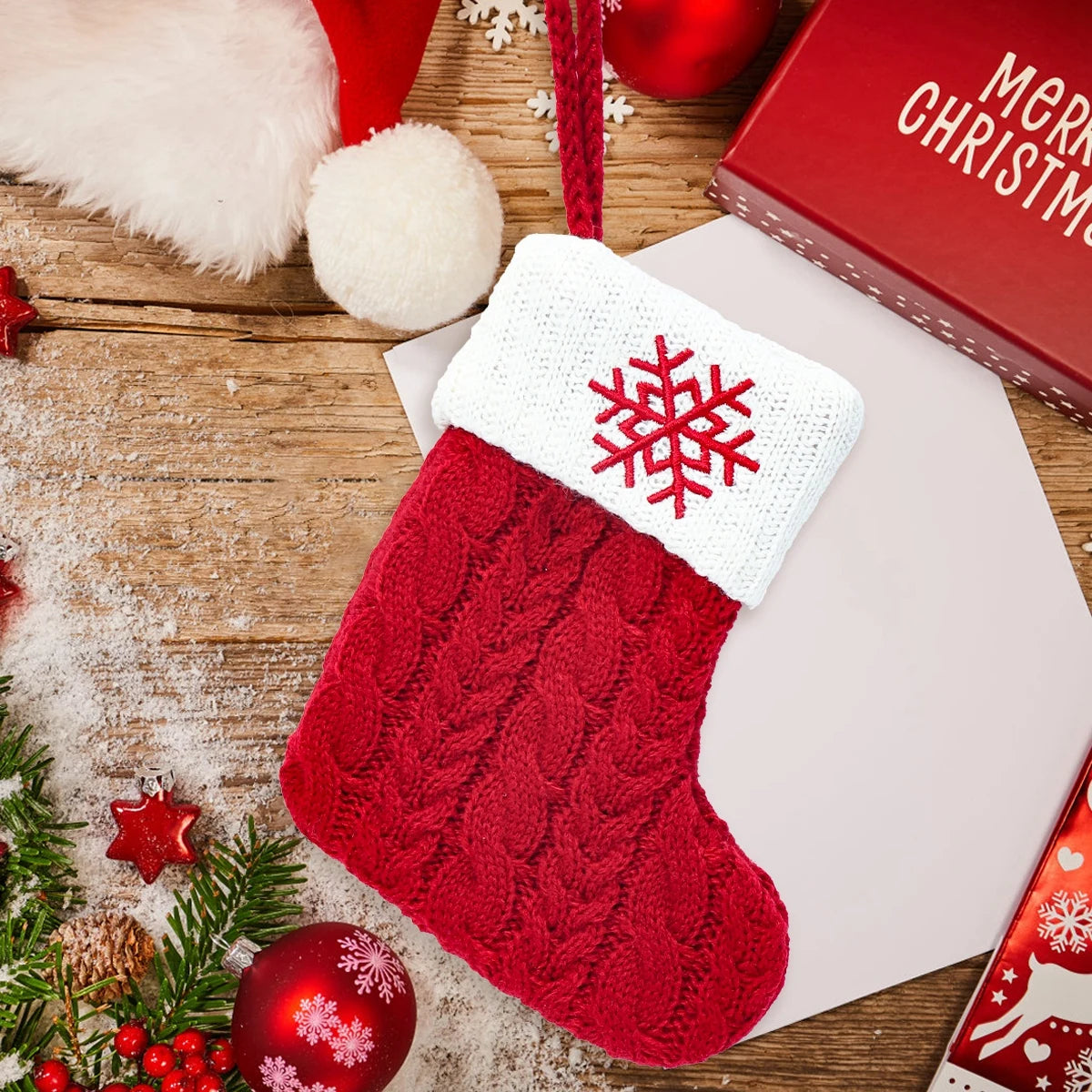 Meia de Natal em Tricô com Letra Decorativa