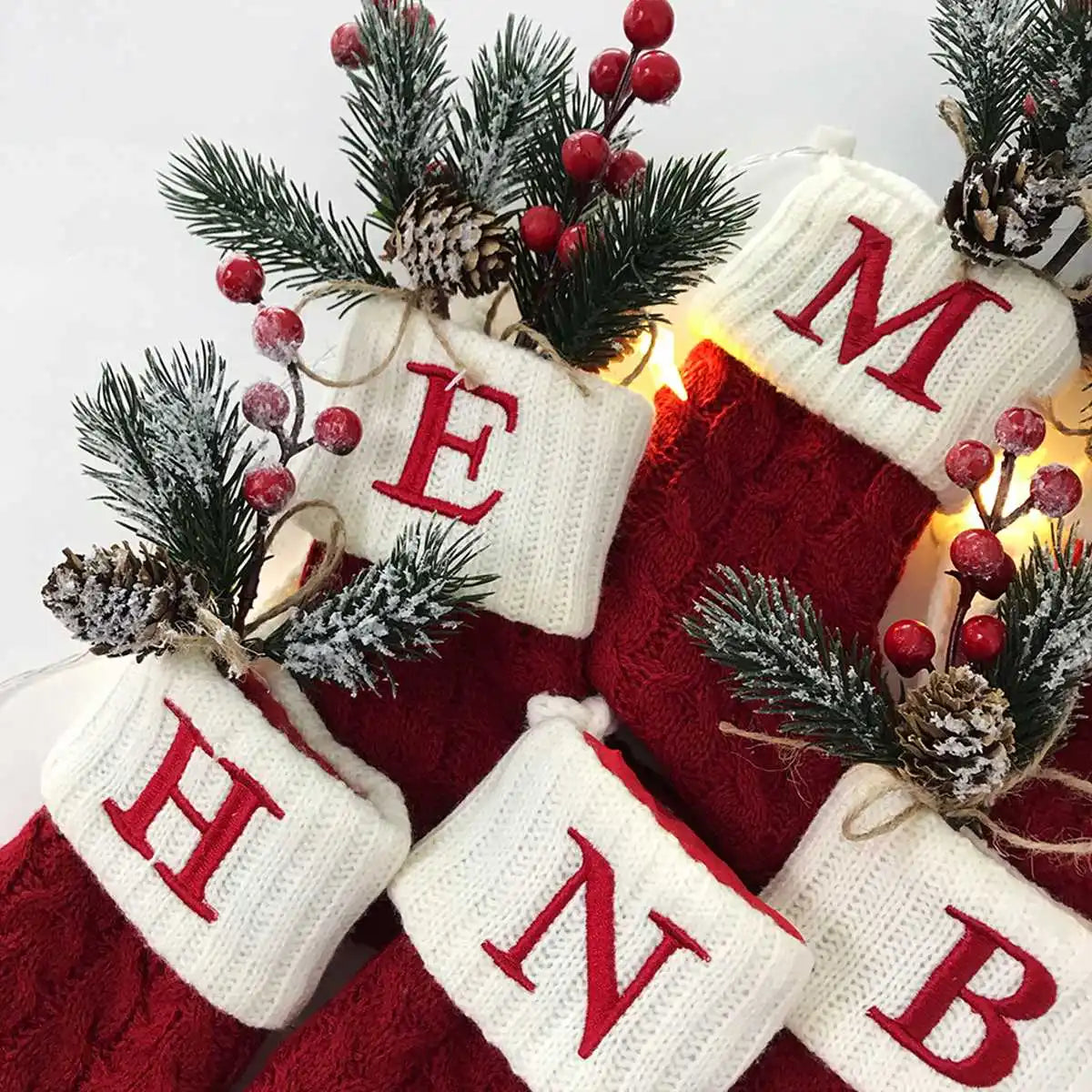 Meia de Natal em Tricô com Letra Decorativa