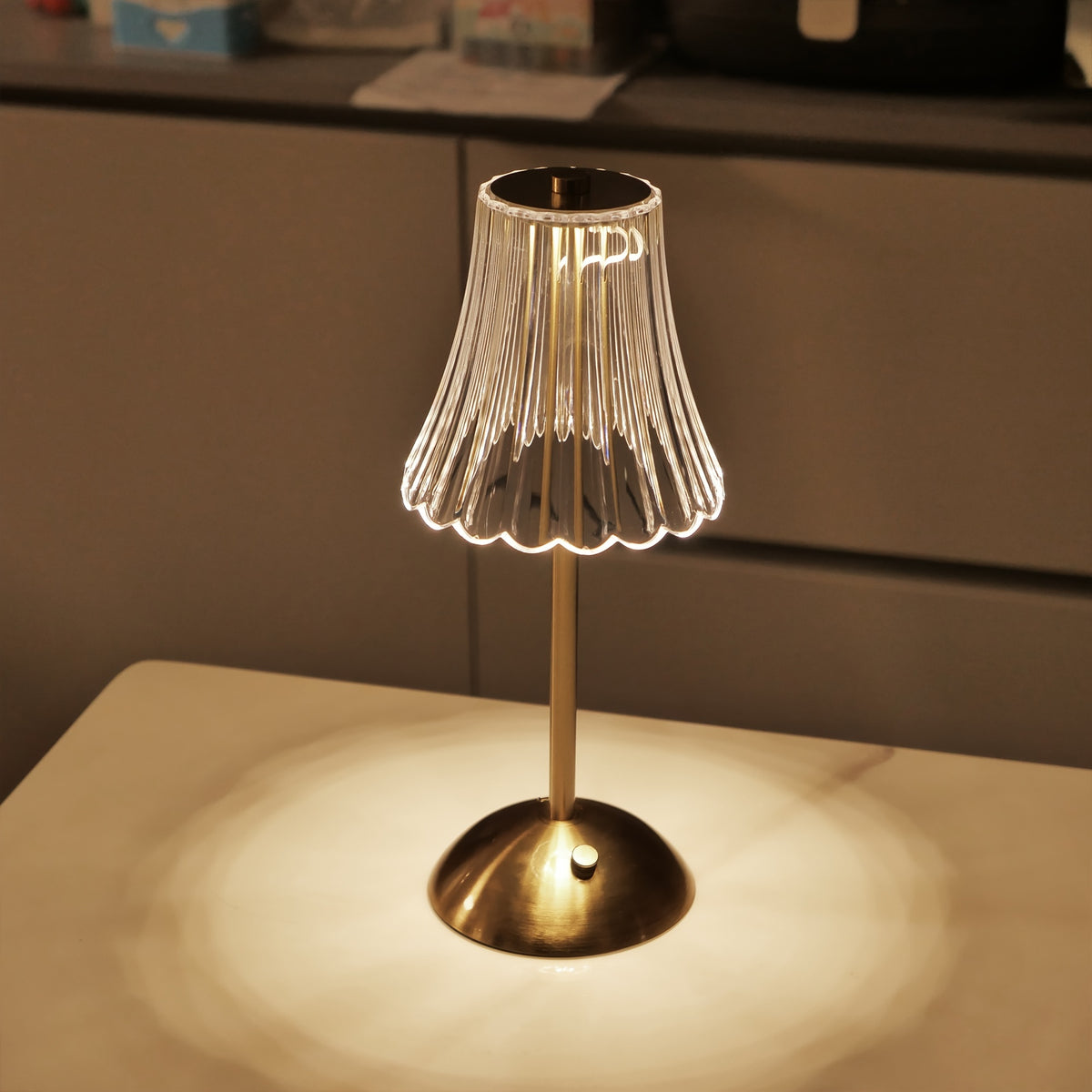 Uma Nova Candeeiro de Mesa USB Recarregável com Sensor Tátil da China, Projetado para Quartos, Apresentando Iluminação Ambiente. Esta Luz Noturna LED Criativa Vem num Conjunto de Dois, Perfeito para Uso Interior