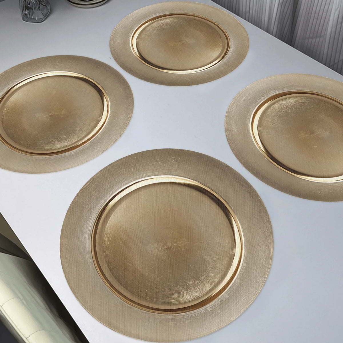 4/6/8 Peças de Jogos Americanos Redondos Elegantes em Bronze - Tapetes de Mesa Metálicos Antiderrapantes Adequados para Casamento, Banquete, Festa e Decoração de Mesa de Jantar Diária - Lavagem Manual Apenas, Textura Lisa, Conjunto de Mesa (4, 6, 8 Peças)