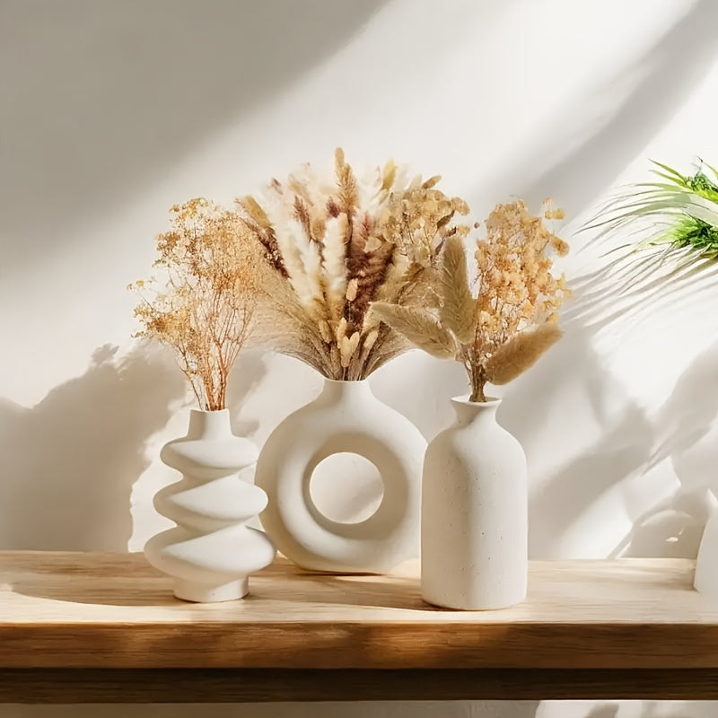 Conjunto de 3 vasos de cerâmica em estilo boémio com designs brancos redondos e torcidos, adornados com arranjos florais naturais. Ideal para decoração de casa, casamentos, salas de estar, quartos e exposições de cafés.