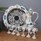 Conjunto de Decanter e Taças de Metal Elegante