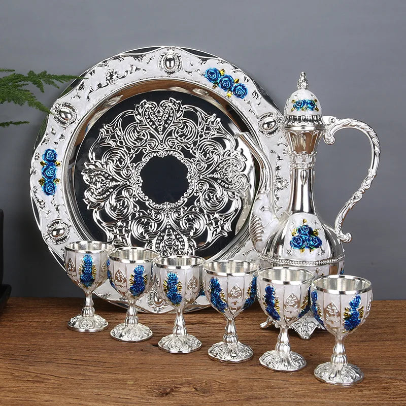 Conjunto de Decanter e Taças de Metal Elegante