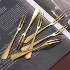 Conjunto de 15 Garfos de Cocktail em Aço Inoxidável, Ideais para Aperitivos, Pequenos Pratos de Lagosta e Sobremesas, Apresentando um Design de Fruta Entalhada, Perfeitos para Queijo, Azeitonas, Salada, Escargots e Tábuas de Charcutaria, Adequados para Uso em Restaurantes