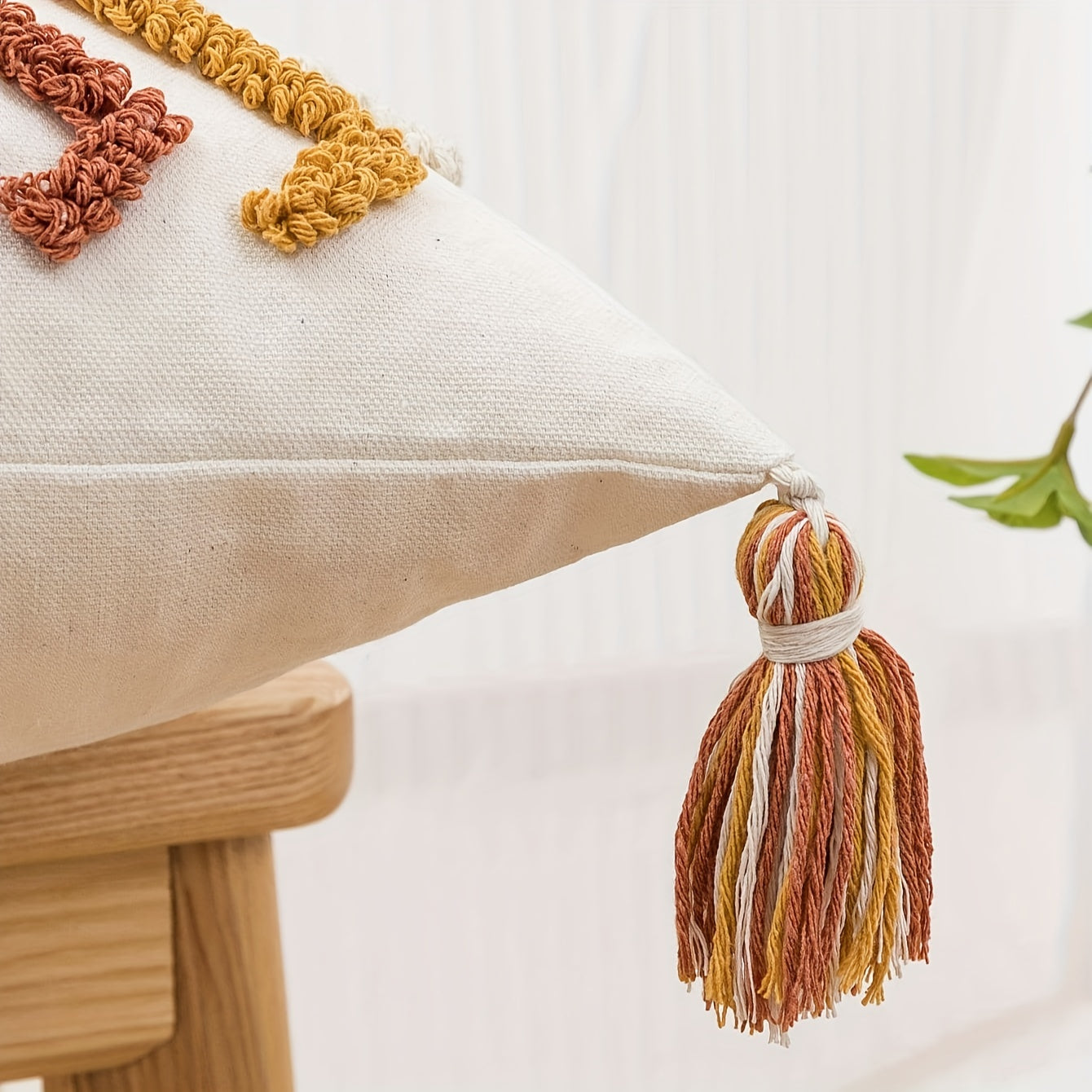 Capa de Almofada Geométrica Quadrada com Estilo Boémio, Apresentando Bordados Aveludados, Adequada para Almofadas de Sala de Estar ou Quarto.