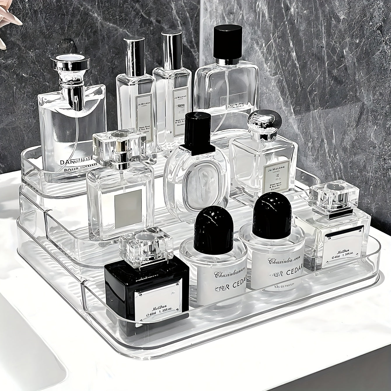 Um Contentor de Arrumação, um Suporte para Palhetas de Guitarra e um Organizador de Maquilhagem Versátil