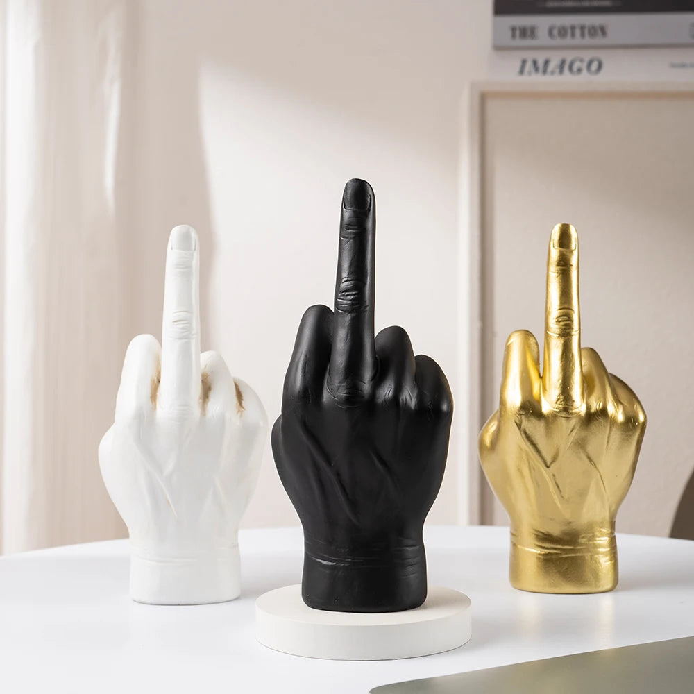 Escultura Gesto Irreverente em Resina