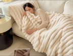 Manta Gdan Rinoceronte Luxuosa de Pele Falsa de Coelho - Adequada para Sofá, Cama, Escritório e Viagem - Manta Macia, Quente e Aconchegante Listrada, Colcha Contemporânea, Lavável à Mão, Presente Ideal de Natal e Uso em Todas as Estações (Multicolor)