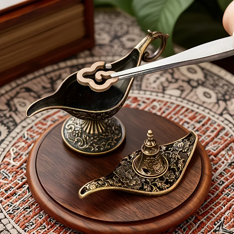 Um Porta Incenso Vintage em Forma de Candeeiro de Metal Vintage, Decorativo para Mesas, Utilizado para Suprimentos de Altar, Representando Presentes Culturais Tradicionais Adequados para Casas, Templos e Salas de Estar. Perfeito para Celebrações como o Halloween.