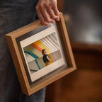 1 Moldura de Fotos Flutuante de Madeira, Disponível em Múltiplas Cores - Design Clássico e Moderno com Dupla Camada de Acrílico Transparente, Moldura para Pendurar Horizontal/Vertical, Ideal para Fotos Pequenas, Paisagens, Retratos, Pets, Arquitetura - Painel Protetor Transparente, Fácil de Instalar