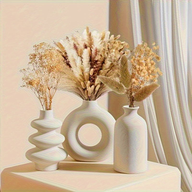 Conjunto de 3 vasos de cerâmica em estilo boémio com designs brancos redondos e torcidos, adornados com arranjos florais naturais. Ideal para decoração de casa, casamentos, salas de estar, quartos e exposições de cafés.