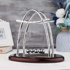 Um Pendulo em Forma de Vela, uma Bola de Pendulo Oval, uma Bola de Toque e Presentes Criativos de Artesanato para Decoração de Casa.