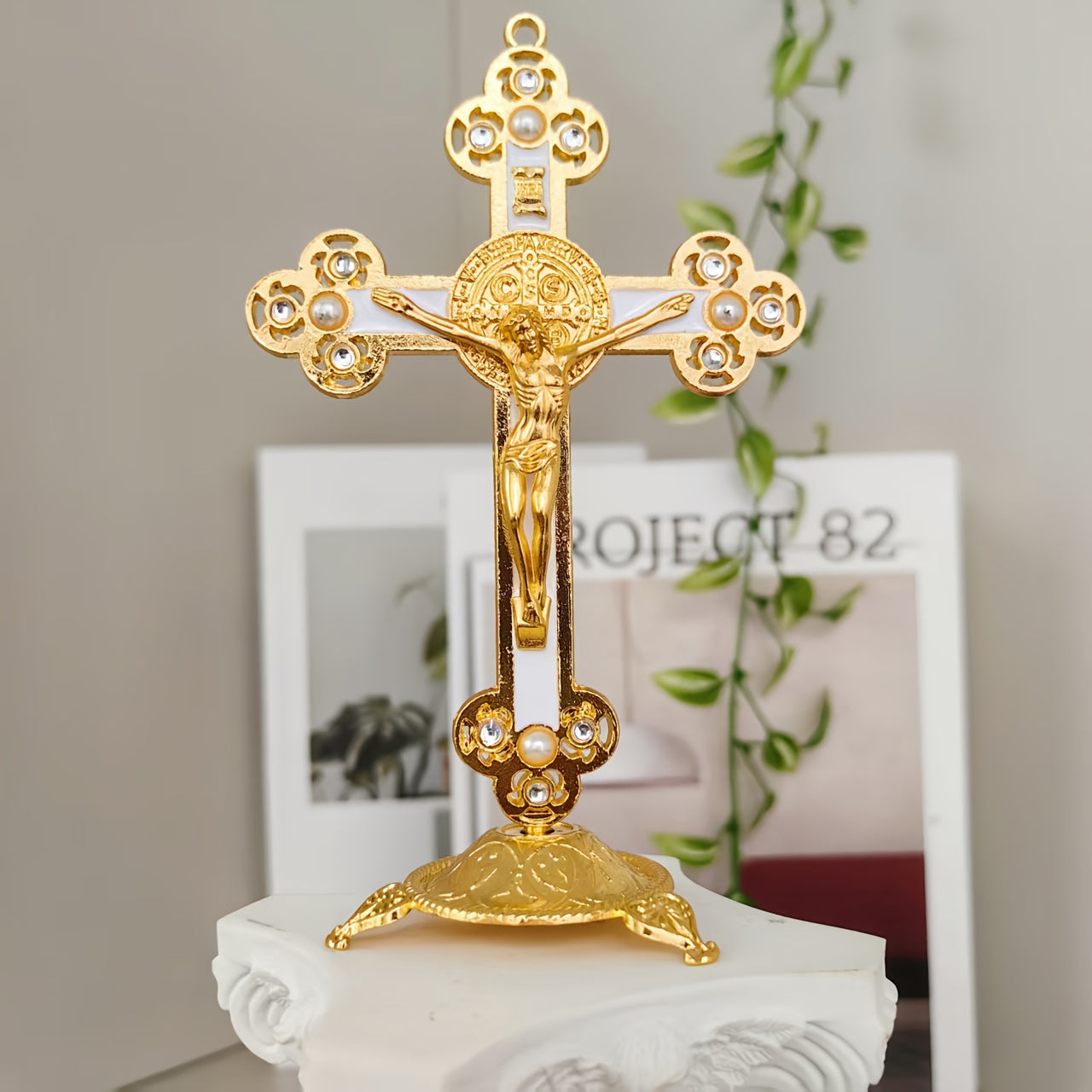 A Vintage Metal Statue of Christ Featuring an Intricate Cross Design - Perfect for Living Room Religious Decor, a Prayer Talisman, Adorned with Beautiful Golden And Red Accents, Suitable for Church Use