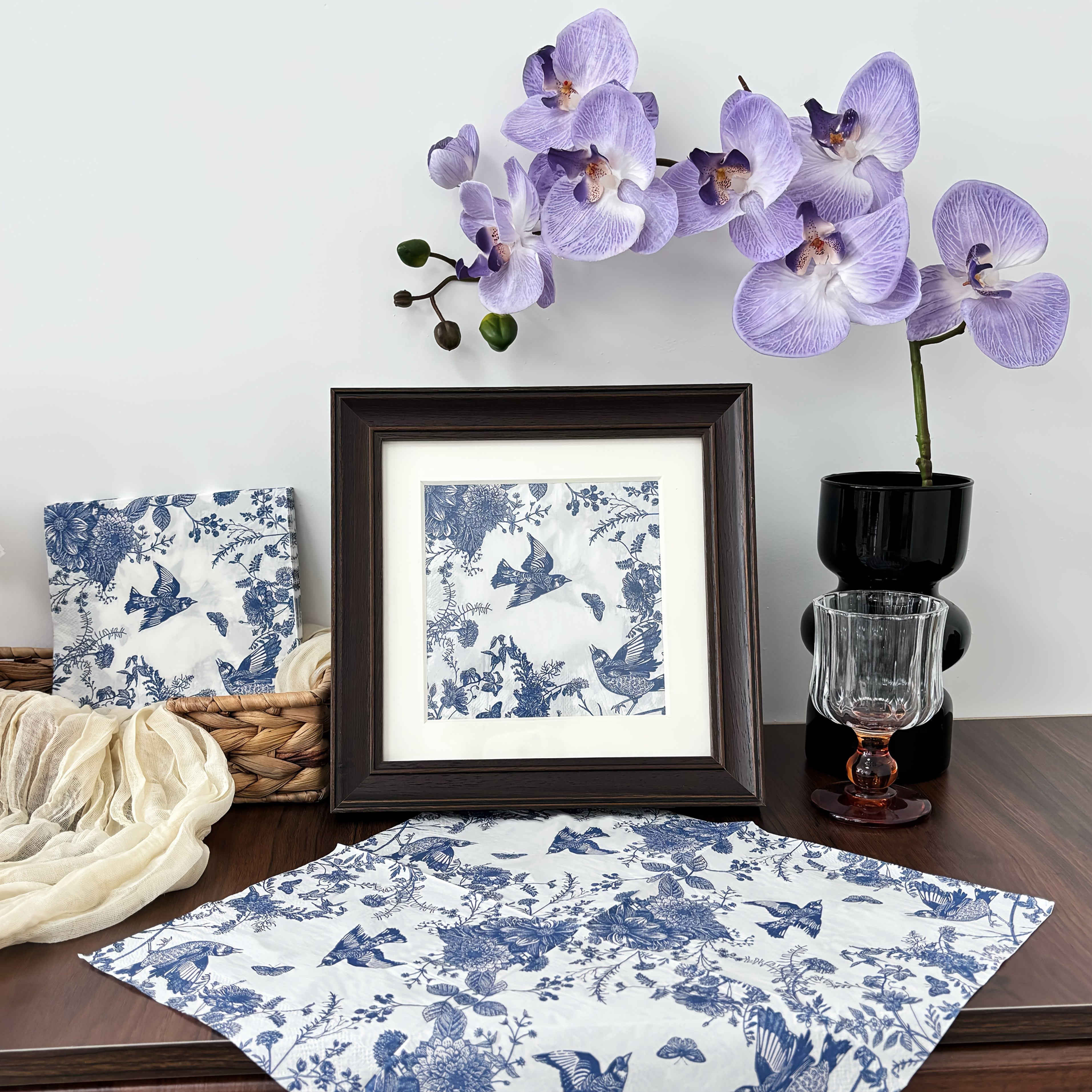 20 unidades de Guardanapos de Papel com Design de Flores e Pássaros Azuis, 33,02x33,02 cm, Toalhas Decorativas de 2 Folhas para Convidados para Casamento, Festa de Aniversário, Uso em Restaurante e Cafeteria para Halloween, Evento de Natal e Suprimentos para Festa Halloween&Natal