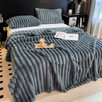 Manta Gdan Rinoceronte Luxuosa de Pele Falsa de Coelho - Adequada para Sofá, Cama, Escritório e Viagem - Manta Macia, Quente e Aconchegante Listrada, Colcha Contemporânea, Lavável à Mão, Presente Ideal de Natal e Uso em Todas as Estações (Multicolor)