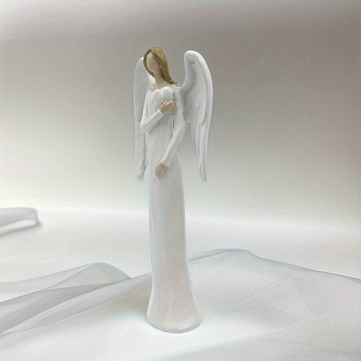 Estatueta Elegante de Anjo Guardião Branco - Escultura de Anjo de Oração com Braços Estendidos e Resina Durável em Camadas, Decoração de Mesa para Igreja, Casamento, Presente Espiritual de Amor, Decoração Externa, Figura Decorativa de Anjo com Asas Intrincadas e Vestido Fluido, Perfeita para Ação de