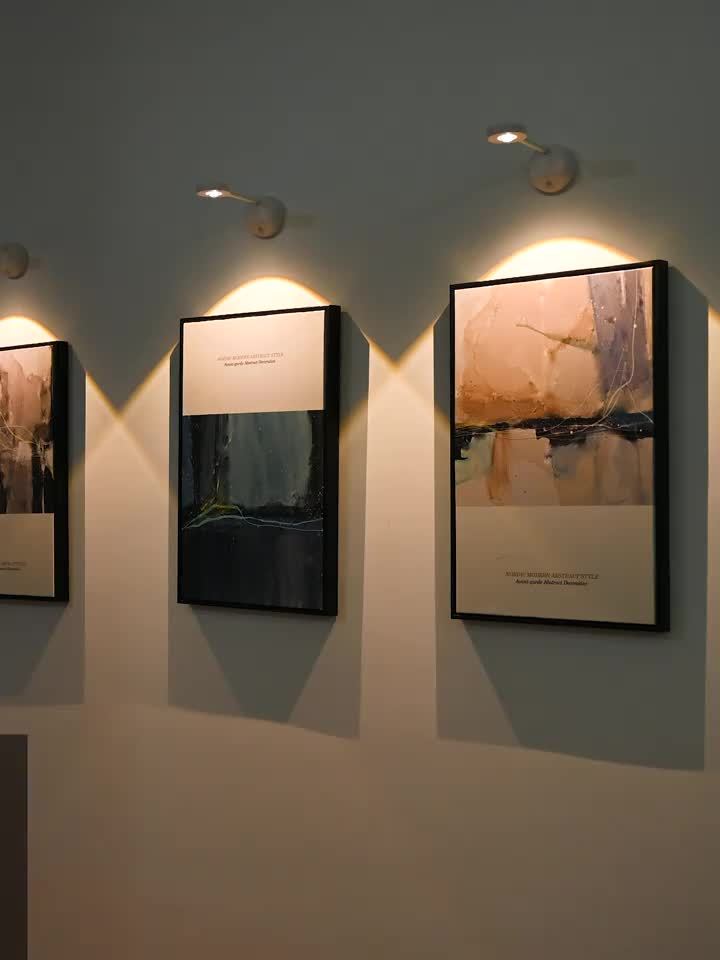 Luz de Parede LED com Sensor de Movimento, Recarregável por USB, Inclui Controlo Remoto, Brilho Ajustável, Três Temperaturas de Cor e Função de Temporizador. Adequada para Galerias, Escadas, Corredores, Salas de Estar e Vitrines.