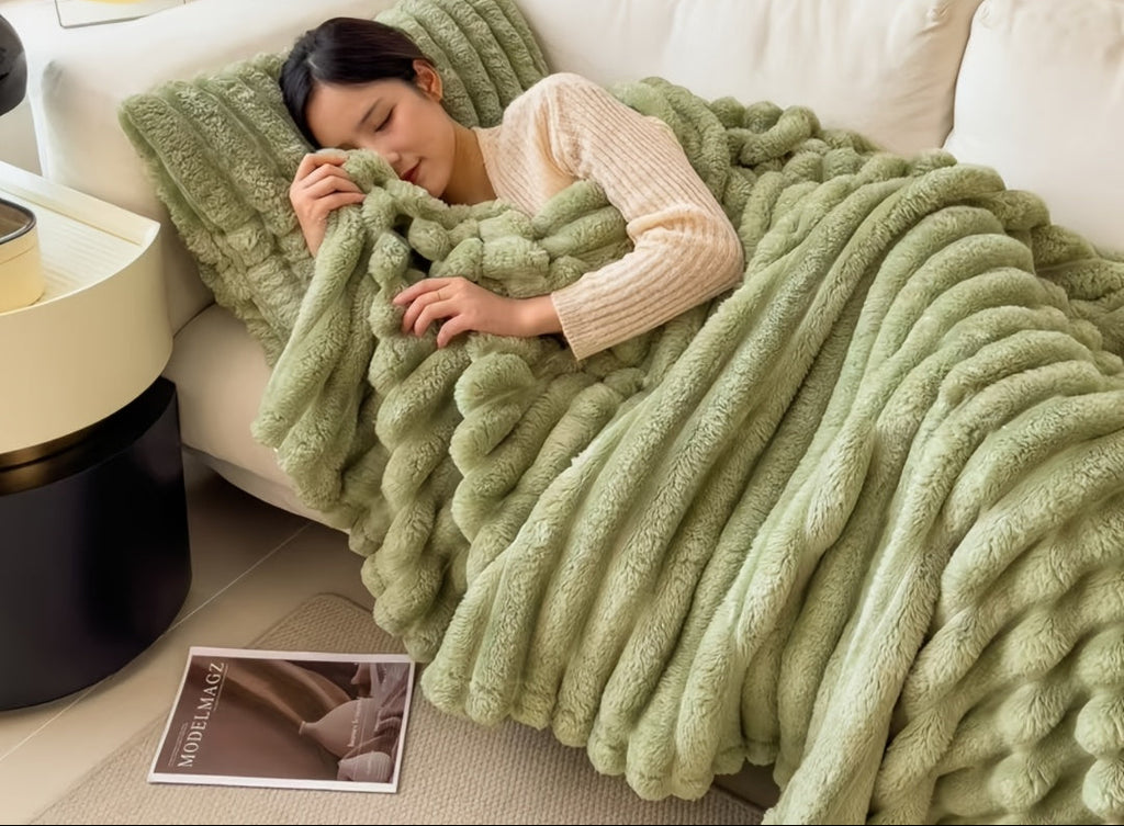 Manta Gdan Rinoceronte Luxuosa de Pele Falsa de Coelho - Adequada para Sofá, Cama, Escritório e Viagem - Manta Macia, Quente e Aconchegante Listrada, Colcha Contemporânea, Lavável à Mão, Presente Ideal de Natal e Uso em Todas as Estações (Multicolor)