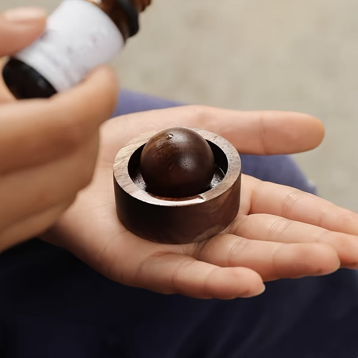 Diffusor de Aromas Elegante em Madeira, Design Rotativo para Interior do Carro & Quarto, Não Inflamável, Ideia de Presente Perfeita - Melhora a Qualidade do Ar com Fragrância, Perfume Doméstico