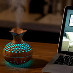 Diffusor de Aromaterapia Elegante em Madeira com Iluminação LED 7 Cores e 2 Modos de Névoa - Design Compacto USB para Casa, Escritório ou Carro - Presente Perfeito para Dia dos Namorados e Ano Novo, Umidificador Decorativo, Difusor de Fragrância, Qualidade Alta de Saída de Névoa, Acessório Moderno para Mesa