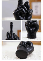 Escultura Gesto Irreverente em Resina