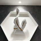 1 Peça de Ornamento de Resina de Pena de Alta Qualidade para Sala de Estar, Entrada ou Sala de Modelo, Decoração Suave para Casa Nova ou Presente de Inauguração