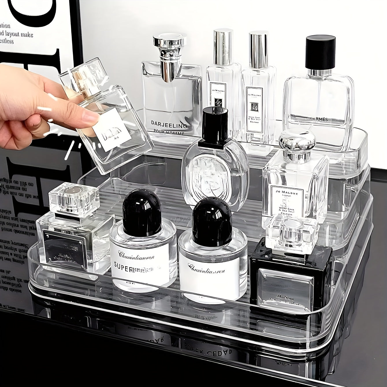 Um Contentor de Arrumação, um Suporte para Palhetas de Guitarra e um Organizador de Maquilhagem Versátil