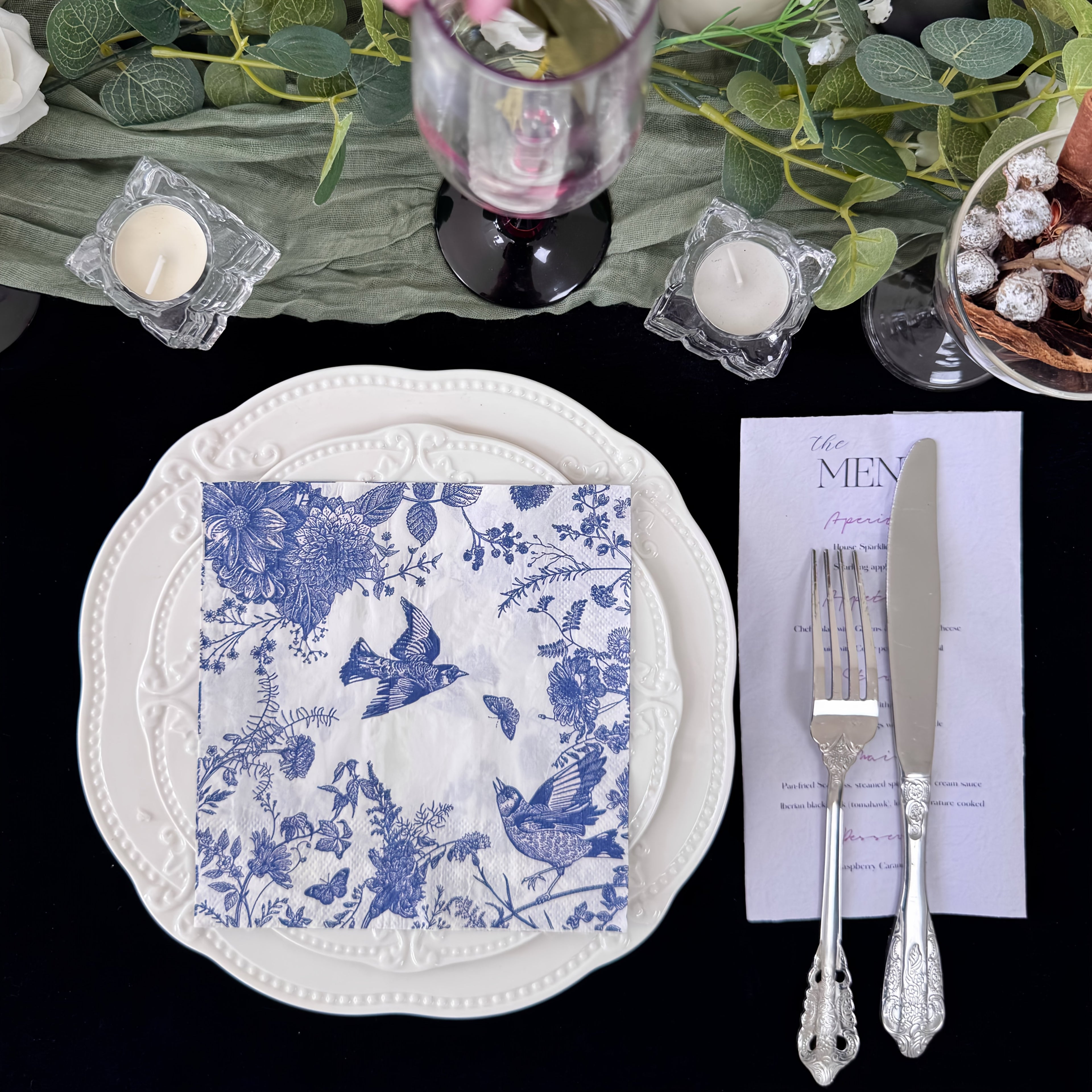 20 unidades de Guardanapos de Papel com Design de Flores e Pássaros Azuis, 33,02x33,02 cm, Toalhas Decorativas de 2 Folhas para Convidados para Casamento, Festa de Aniversário, Uso em Restaurante e Cafeteria para Halloween, Evento de Natal e Suprimentos para Festa Halloween&Natal