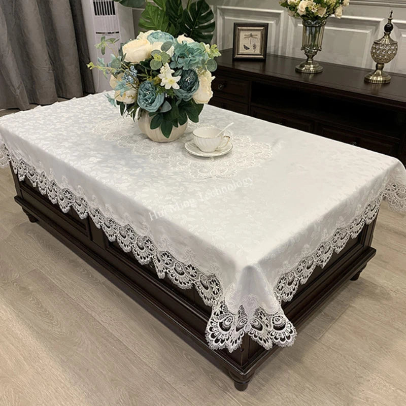 Toalha de Mesa Elegante com Renda Floral Bordada