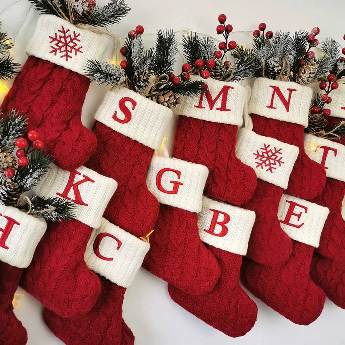 Meia de Natal em Tricô com Letra Decorativa