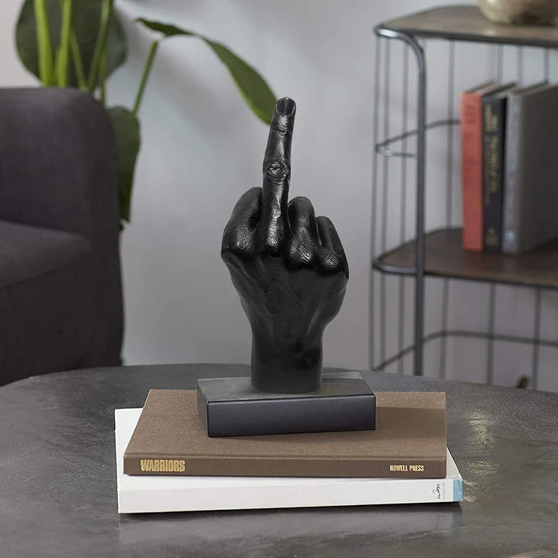 Escultura Gesto Irreverente em Resina