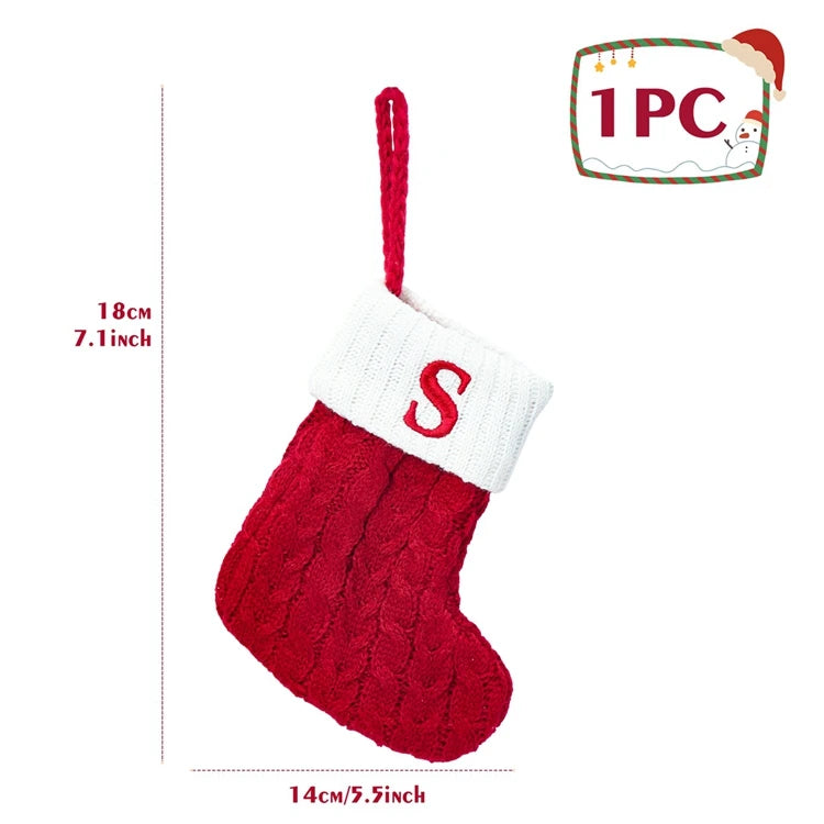Meia de Natal em Tricô com Letra Decorativa