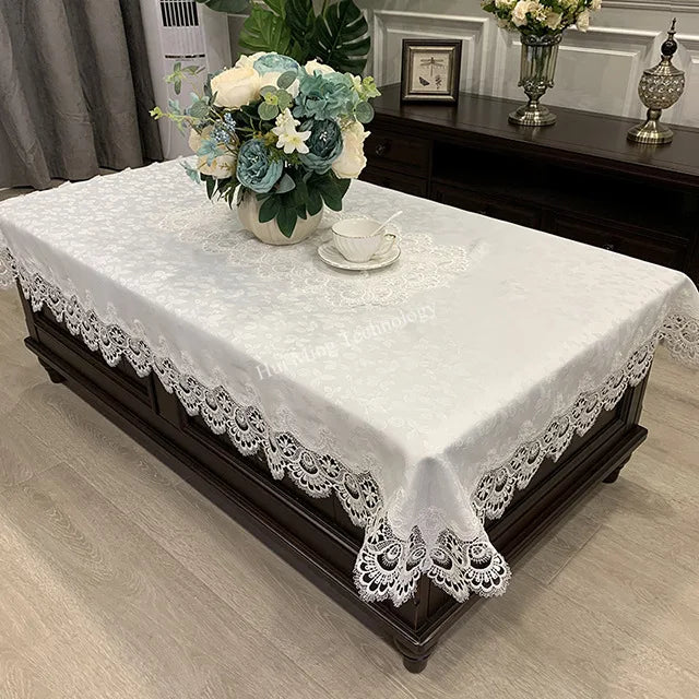 Toalha de Mesa Elegante com Renda Floral Bordada