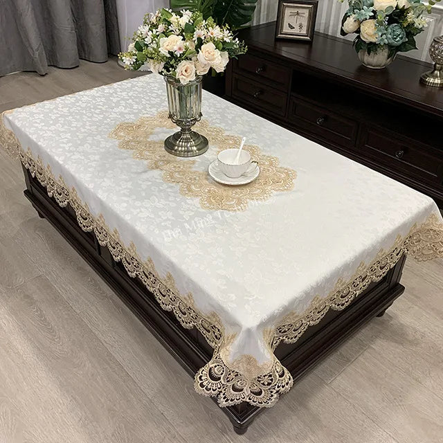 Toalha de Mesa Elegante com Renda Floral Bordada