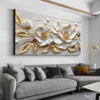 Quadro Floral Branco com Folhagens Douradas