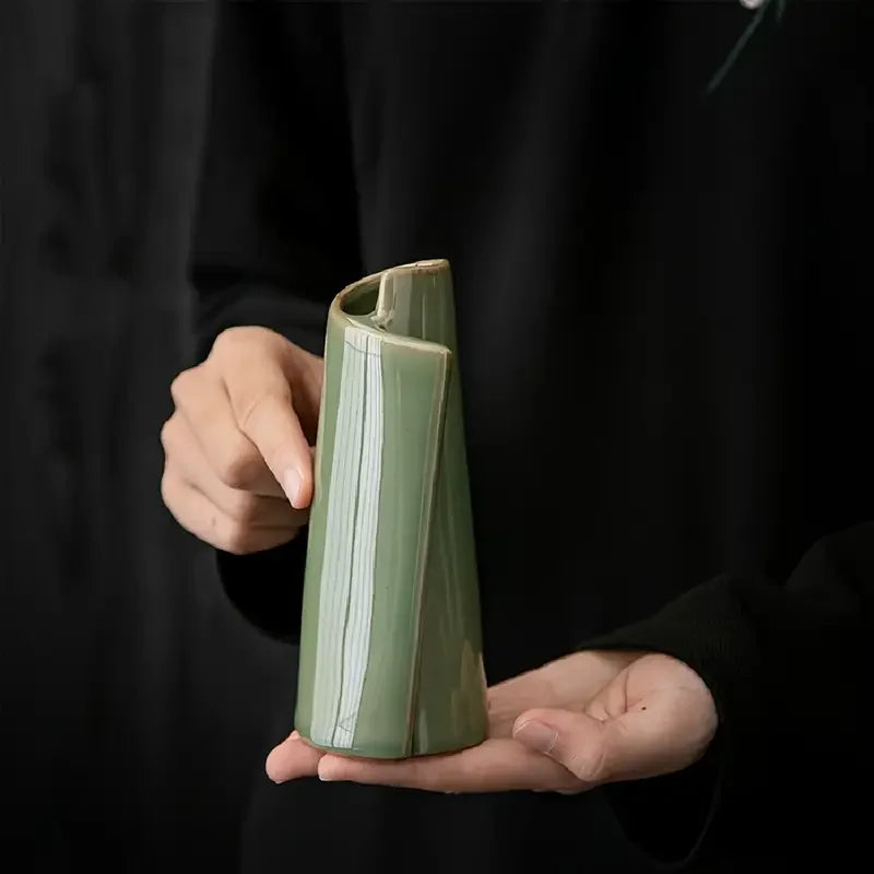 Vaso de Cerâmica Verde Elegante