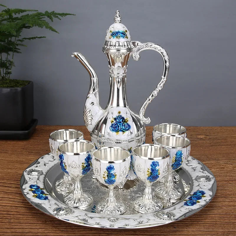 Conjunto de Decanter e Taças de Metal Elegante