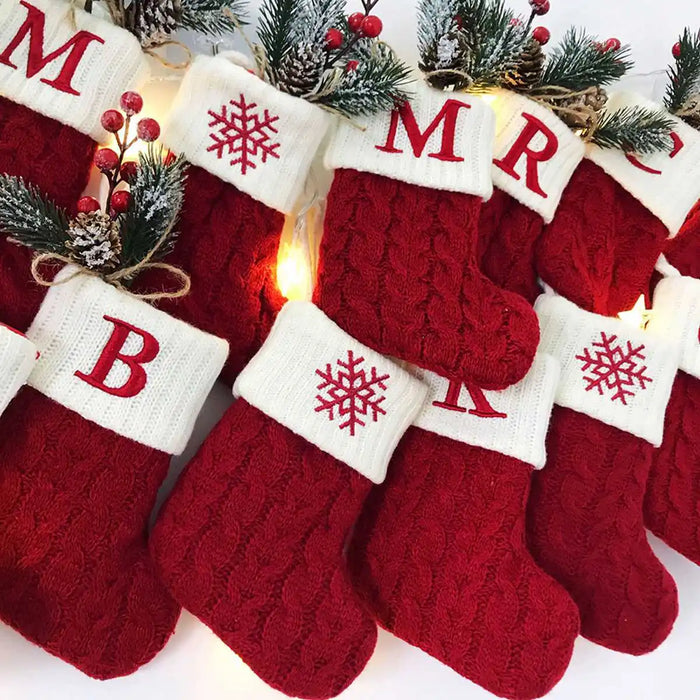 Meia de Natal em Tricô com Letra Decorativa