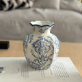 Vaso de Porcelana Azul e Branco Pintado à Mão