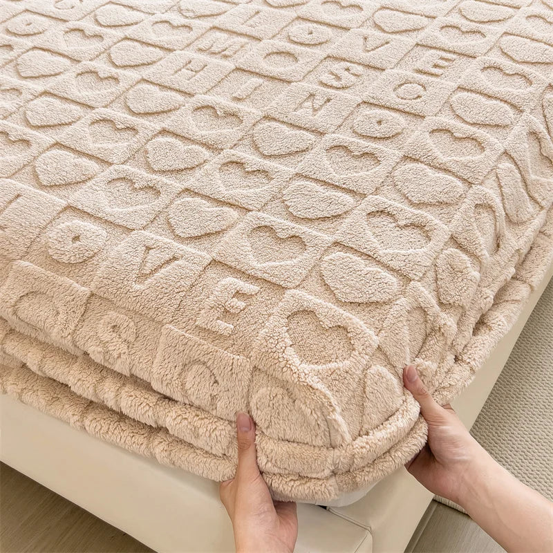Lençol de cama de veludo quente com faixa elástica coração colchão protetor capa colchas de tafetá para lençol duplo único