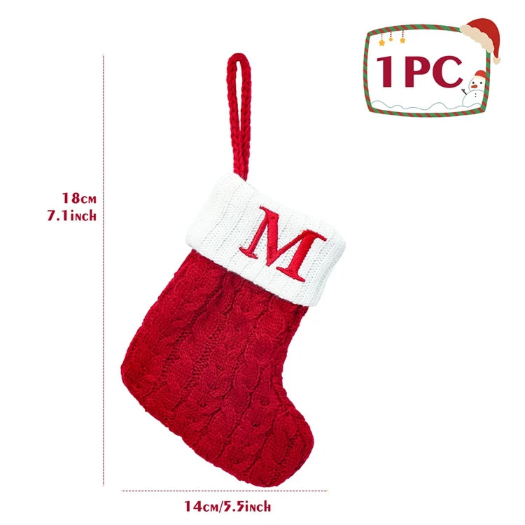 Meia de Natal em Tricô com Letra Decorativa