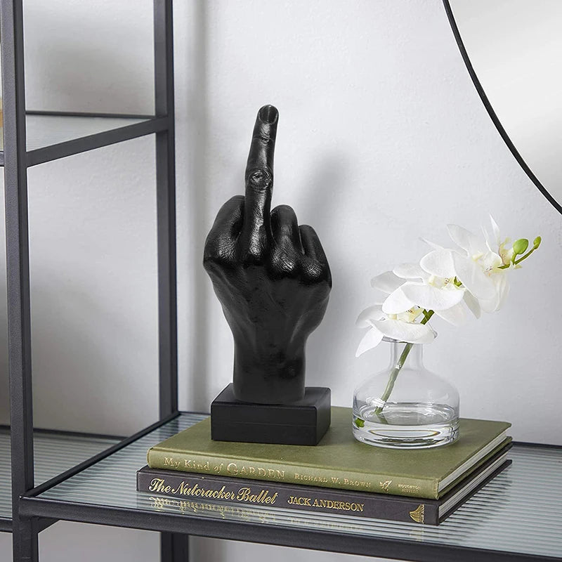 Escultura Gesto Irreverente em Resina