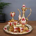 Conjunto de Decanter e Taças de Metal Elegante