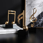 Estatuetas Decorativas de Notas Musicais em Resina Dourada