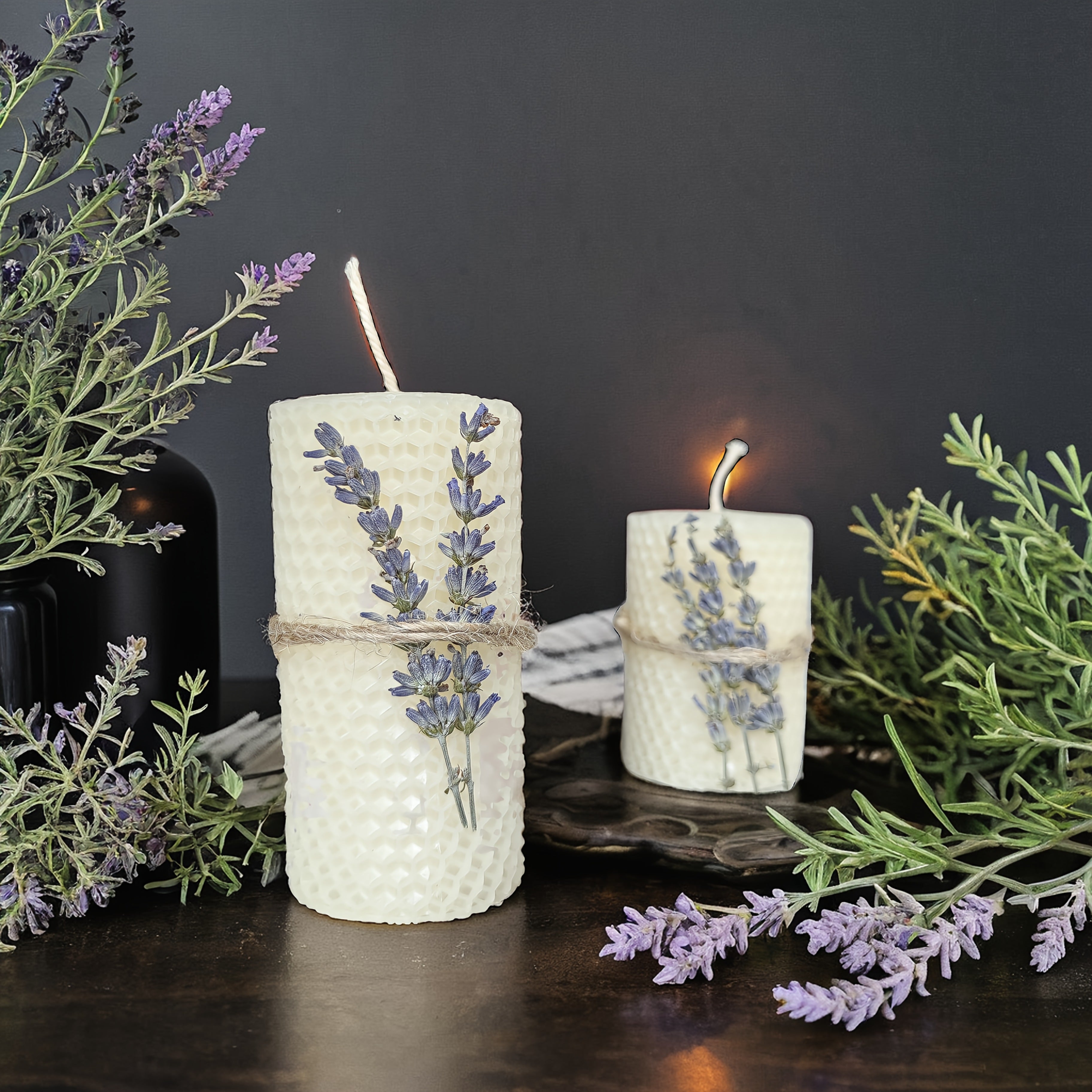 Conjunto de 2 Velas de Cera de Abelha, Velas de Cera de Abelha em Pilar com Aroma de Lavanda, Perfeitas para Presentes, Festas, Rituals e Decoração de Casa