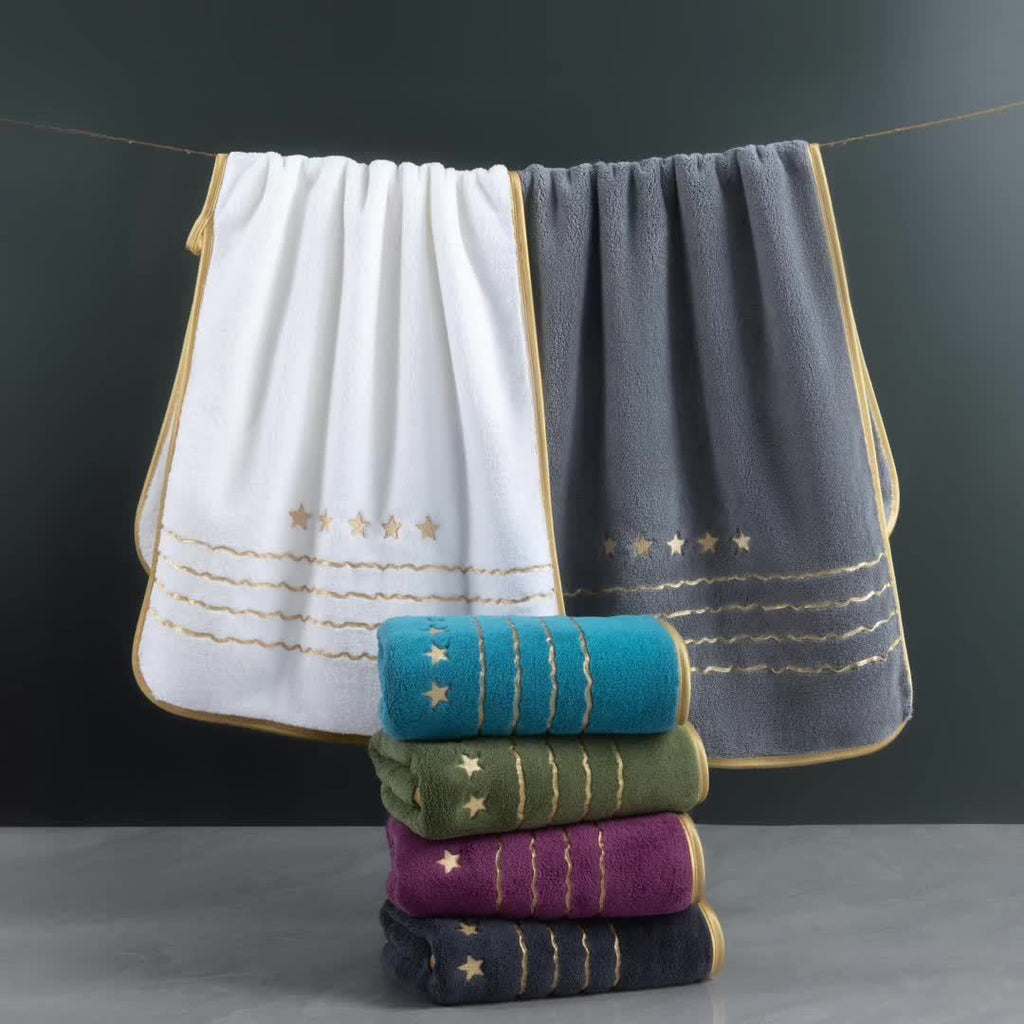 A Set of 2pcs of Gold-Trimmed Luxury Striped Star-Shaped Coral Fleece Bath Towels And Towels, Measuring 70*140Cm/27.5*55.1 Inches And 35*75Cm/13.4*29.5 Inches, Perfect for Bathrooms, Gyms, Parties, Gifts, Holidays, And Hotels