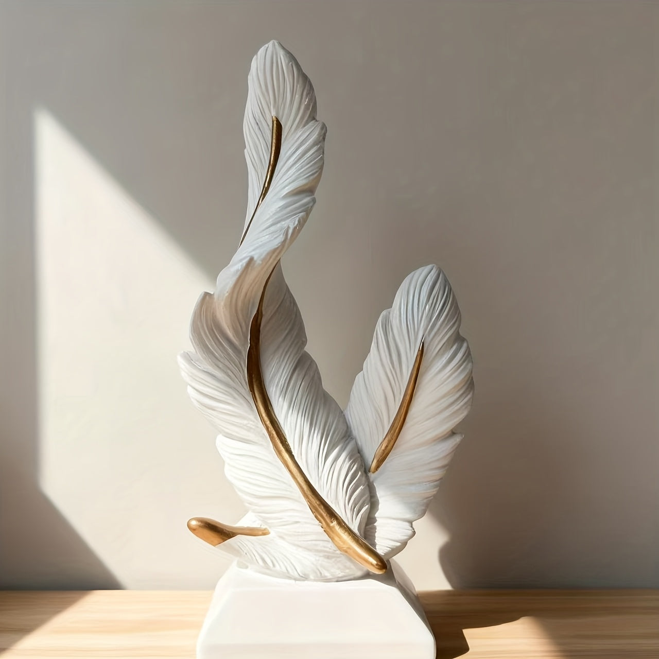1 Peça de Ornamento de Resina de Pena de Alta Qualidade para Sala de Estar, Entrada ou Sala de Modelo, Decoração Suave para Casa Nova ou Presente de Inauguração