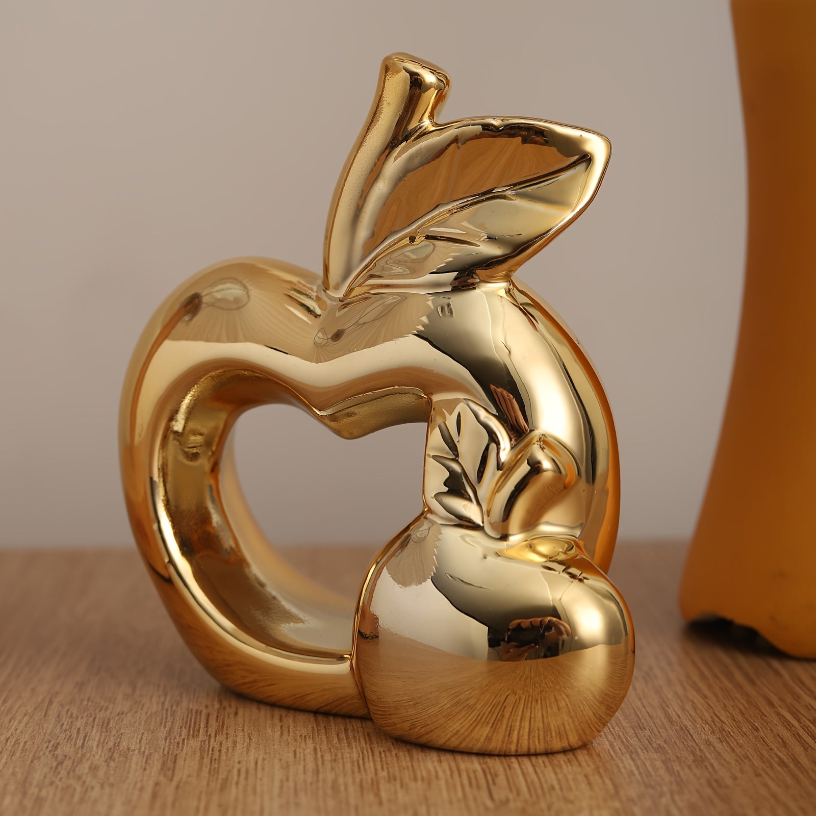 Estátua de Coração em Cerâmica Metálica de Luxo Leve com Abertura em Forma de Maçã | Material Cerâmico, Superfície Brilhante, Ideal para Vários Tipos de Divisões, Adequado para Uso Interior e Exterior, Perfeito para Decoração de Natal, Páscoa, Hanukkah, Ação de Graças, Dia dos Namorados